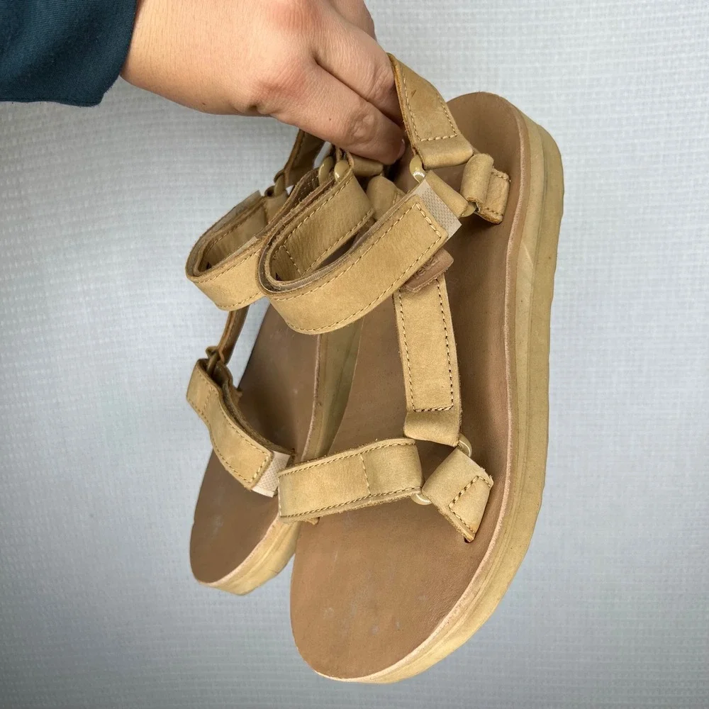 Teva Midform Universal Leather Sandals Women's Size 8 Tan Leather Casual Shoes‎